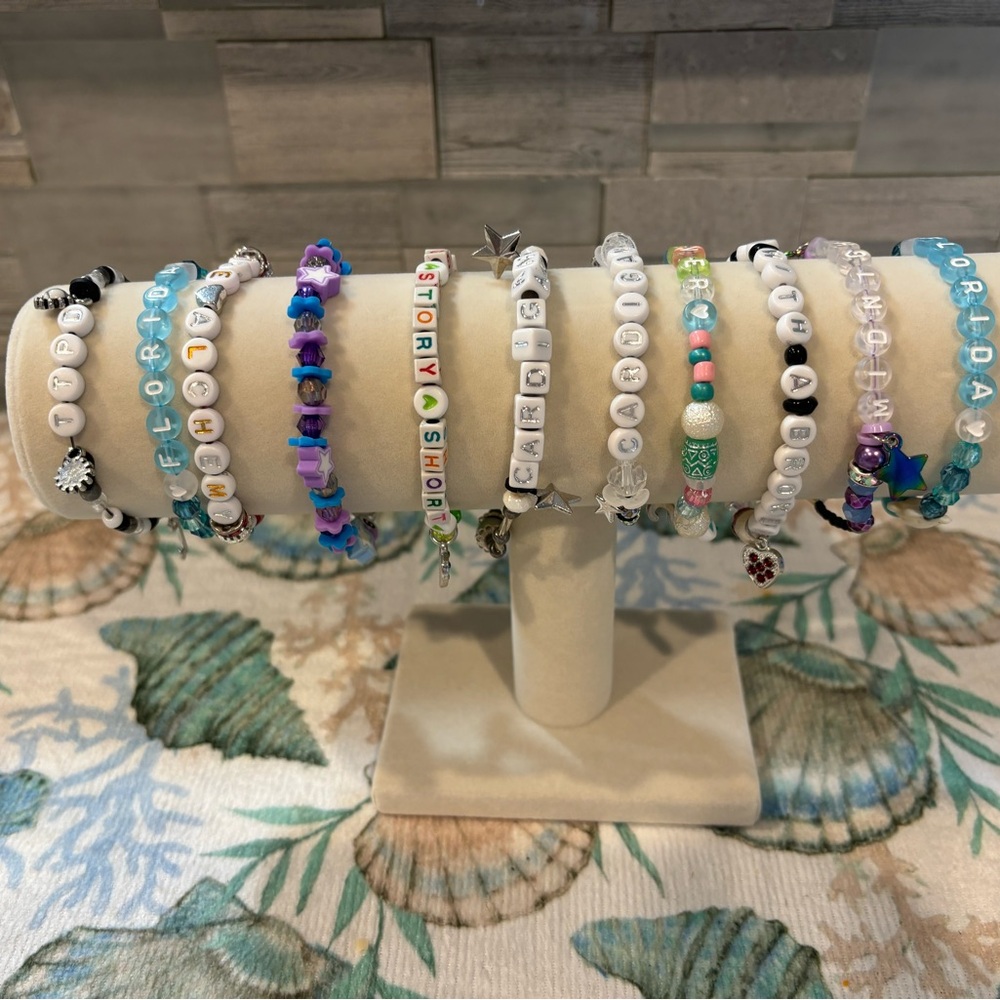 Taylor Swift friendship bracelets